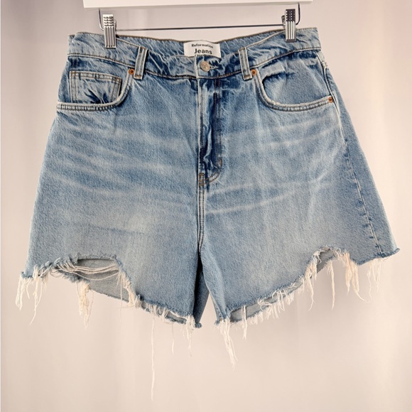 Reformation Wilder High Rise Relaxed Jean Shorts in Light Blue Size 30 - Picture 2 of 8